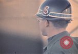 Standbild Wehrpflichtigen der freiwilligen Armee United States USA, 1970, aus Sekunde 59 historischem Filmmaterial Videoclip 65675060244