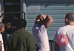 Standbild Wehrpflichtigen der freiwilligen Armee United States USA, 1970, aus Sekunde 15 historischem Filmmaterial Videoclip 65675060246