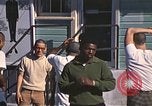 Standbild Wehrpflichtigen der freiwilligen Armee United States USA, 1970, aus Sekunde 25 historischem Filmmaterial Videoclip 65675060246