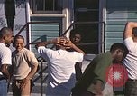 Standbild Wehrpflichtigen der freiwilligen Armee United States USA, 1970, aus Sekunde 26 historischem Filmmaterial Videoclip 65675060246