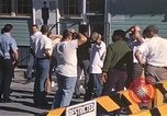 Standbild Wehrpflichtigen der freiwilligen Armee United States USA, 1970, aus Sekunde 58 historischem Filmmaterial Videoclip 65675060246