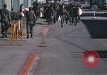 Standbild Wehrpflichtigen der freiwilligen Armee United States USA, 1970, aus Sekunde 3 historischem Filmmaterial Videoclip 65675060247