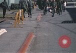 Standbild Wehrpflichtigen der freiwilligen Armee United States USA, 1970, aus Sekunde 7 historischem Filmmaterial Videoclip 65675060247