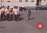 Standbild Wehrpflichtigen der freiwilligen Armee United States USA, 1970, aus Sekunde 23 historischem Filmmaterial Videoclip 65675060248