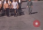 Standbild Wehrpflichtigen der freiwilligen Armee United States USA, 1970, aus Sekunde 26 historischem Filmmaterial Videoclip 65675060248