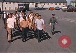 Standbild Wehrpflichtigen der freiwilligen Armee United States USA, 1970, aus Sekunde 56 historischem Filmmaterial Videoclip 65675060248