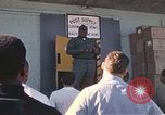 Standbild Wehrpflichtigen der freiwilligen Armee United States USA, 1970, aus Sekunde 13 historischem Filmmaterial Videoclip 65675060249