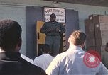 Standbild Wehrpflichtigen der freiwilligen Armee United States USA, 1970, aus Sekunde 14 historischem Filmmaterial Videoclip 65675060249