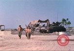 Standbild USA Soldaten Vietnam, 1968, aus Sekunde 49 historischem Filmmaterial Videoclip 65675060251