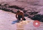 Standbild USA Soldaten Vietnam, 1968, aus Sekunde 49 historischem Filmmaterial Videoclip 65675060254