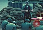 Standbild USA Soldaten Saigon Vietnam, 1965, aus Sekunde 61 historischem Filmmaterial Videoclip 65675060260