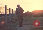 Image soldat américain Saigon Vietnam, 1965, de la seconde 5 séquences d'archives historiques vidéo 65675060261