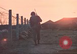 Image soldat américain Saigon Vietnam, 1965, de la seconde 7 séquences d'archives historiques vidéo 65675060261