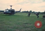 Immagine di Soldati statunitensi Saigon Vietnam Cu Chi, 1966, secondo 52 filmato di repertorio 65675060264