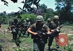 Immagine di Soldati statunitensi Saigon Vietnam Cu Chi, 1966, secondo 60 filmato di repertorio 65675060265