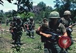 Immagine di Soldati statunitensi Saigon Vietnam Cu Chi, 1966, secondo 61 filmato di repertorio 65675060265