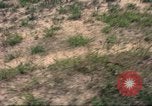 Immagine di Bell UH-1B Iroquois Huey elicottero airlifts feriti Saigon Vietnam Cu Chi, 1966, secondo 40 filmato di repertorio 65675060267