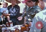 Immagine di I medici vietnamiti Tan Tru Vietnam, 1967, secondo 19 filmato di repertorio 65675060269