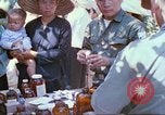 Immagine di I medici vietnamiti Tan Tru Vietnam, 1967, secondo 25 filmato di repertorio 65675060269