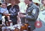 Immagine di I medici vietnamiti Tan Tru Vietnam, 1967, secondo 27 filmato di repertorio 65675060269