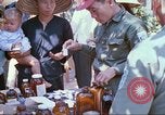Immagine di I medici vietnamiti Tan Tru Vietnam, 1967, secondo 29 filmato di repertorio 65675060269
