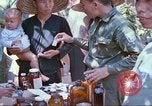 Immagine di I medici vietnamiti Tan Tru Vietnam, 1967, secondo 32 filmato di repertorio 65675060269