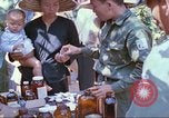 Immagine di I medici vietnamiti Tan Tru Vietnam, 1967, secondo 33 filmato di repertorio 65675060269