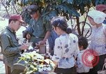 Immagine di I medici vietnamiti Tan Tru Vietnam, 1967, secondo 43 filmato di repertorio 65675060269