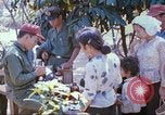 Immagine di I medici vietnamiti Tan Tru Vietnam, 1967, secondo 44 filmato di repertorio 65675060269