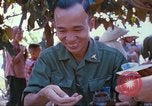 Immagine di I medici vietnamiti Tan Tru Vietnam, 1967, secondo 59 filmato di repertorio 65675060269