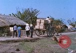 Immagine di Gli abitanti di un villaggio vietnamita Tan Tru Vietnam, 1967, secondo 14 filmato di repertorio 65675060270