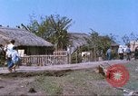 Immagine di Gli abitanti di un villaggio vietnamita Tan Tru Vietnam, 1967, secondo 22 filmato di repertorio 65675060270
