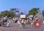 Immagine di Gli abitanti di un villaggio vietnamita Tan Tru Vietnam, 1967, secondo 29 filmato di repertorio 65675060270