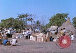 Immagine di Gli abitanti di un villaggio vietnamita Tan Tru Vietnam, 1967, secondo 36 filmato di repertorio 65675060270