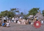 Immagine di Gli abitanti di un villaggio vietnamita Tan Tru Vietnam, 1967, secondo 40 filmato di repertorio 65675060270