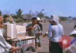 Immagine di Gli abitanti di un villaggio vietnamita Tan Tru Vietnam, 1967, secondo 44 filmato di repertorio 65675060270