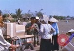 Immagine di Gli abitanti di un villaggio vietnamita Tan Tru Vietnam, 1967, secondo 45 filmato di repertorio 65675060270