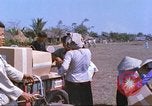 Immagine di Gli abitanti di un villaggio vietnamita Tan Tru Vietnam, 1967, secondo 48 filmato di repertorio 65675060270
