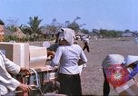 Immagine di Gli abitanti di un villaggio vietnamita Tan Tru Vietnam, 1967, secondo 49 filmato di repertorio 65675060270
