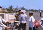 Immagine di Gli abitanti di un villaggio vietnamita Tan Tru Vietnam, 1967, secondo 52 filmato di repertorio 65675060270