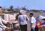 Immagine di Gli abitanti di un villaggio vietnamita Tan Tru Vietnam, 1967, secondo 53 filmato di repertorio 65675060270
