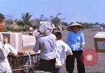 Immagine di Gli abitanti di un villaggio vietnamita Tan Tru Vietnam, 1967, secondo 60 filmato di repertorio 65675060270