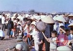 Immagine di Gli abitanti di un villaggio vietnamita Tan Tru Vietnam, 1967, secondo 16 filmato di repertorio 65675060271