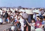 Immagine di Gli abitanti di un villaggio vietnamita Tan Tru Vietnam, 1967, secondo 18 filmato di repertorio 65675060271