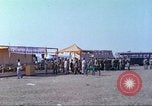 Immagine di Gli abitanti di un villaggio vietnamita Tan Tru Vietnam, 1967, secondo 36 filmato di repertorio 65675060271