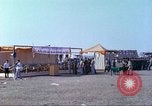 Immagine di Gli abitanti di un villaggio vietnamita Tan Tru Vietnam, 1967, secondo 41 filmato di repertorio 65675060271
