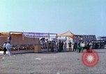 Immagine di Gli abitanti di un villaggio vietnamita Tan Tru Vietnam, 1967, secondo 44 filmato di repertorio 65675060271