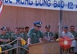 Immagine di Gli abitanti di un villaggio vietnamita Tan Tru Vietnam, 1967, secondo 62 filmato di repertorio 65675060271