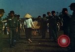 Standbild USA Band Tan Tru Vietnam, 1967, aus Sekunde 5 historischem Filmmaterial Videoclip 65675060277