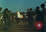 Standbild USA Band Tan Tru Vietnam, 1967, aus Sekunde 8 historischem Filmmaterial Videoclip 65675060277